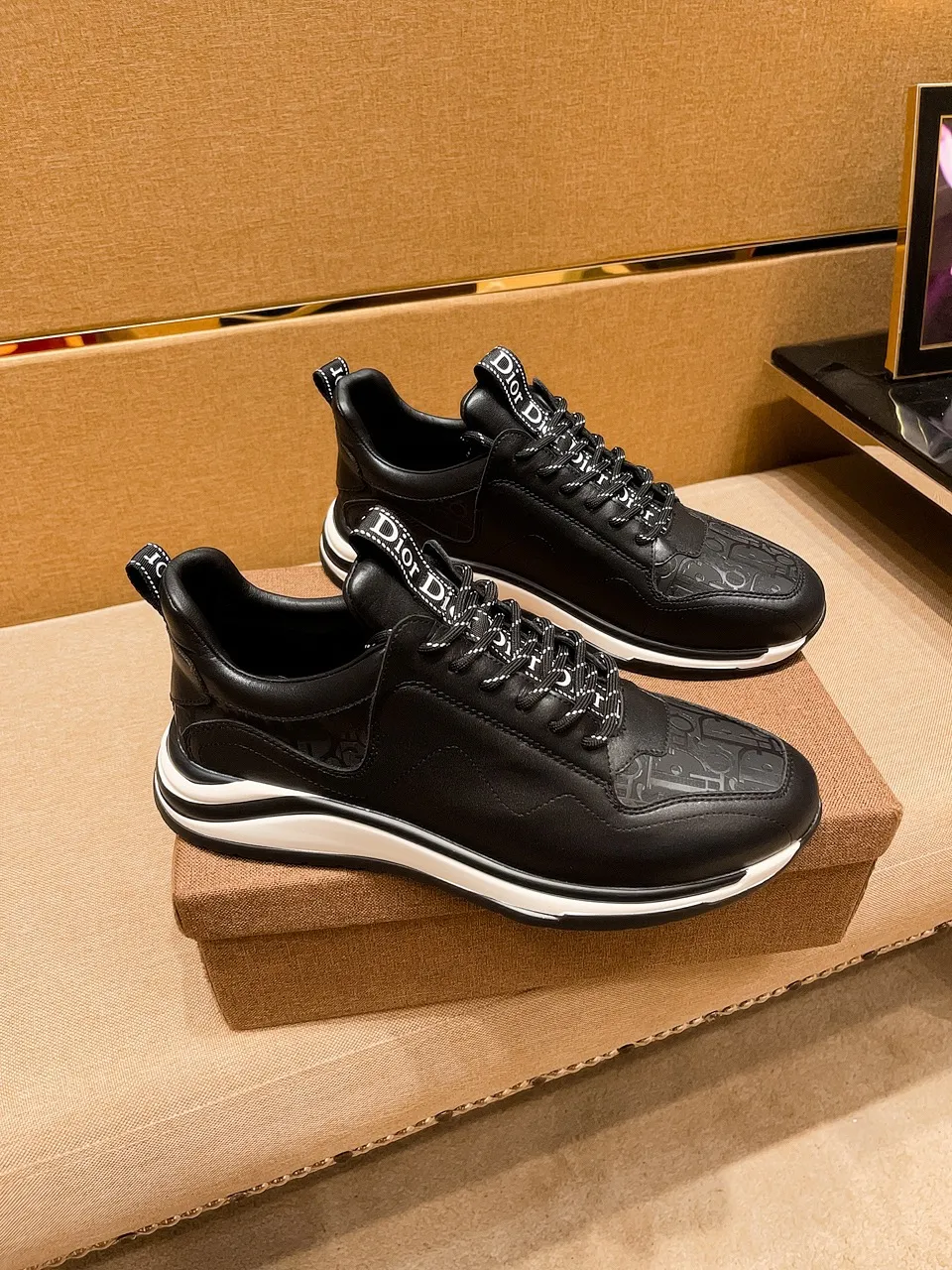 Men's shoes💰 420💰🔥[Dior]🔥High-end brand of men's shoes official website 1:1 latest masterpiece: the upper is made of Italian imported first-layer cowhide with a comfortable and breathable lining➕original non-slip and wear-resistant outsole🔥, making walking more convenient and comfortable! An exclusive new model, a stunning work, a beautiful 1:1 replica [color] compared to the official quality! Create a fashionable personality to set off your uniqueness! A must-have for trendy men! Classic🔥Size: Male 38-44 2⃣️colors available🔥